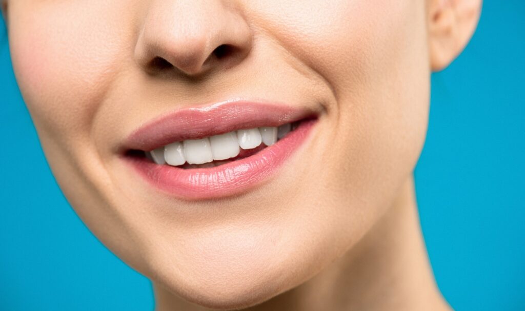 Artsmile - wybielanie zębów, implanty, estetyka